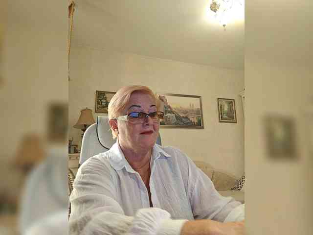 KarinkaSweet webcam