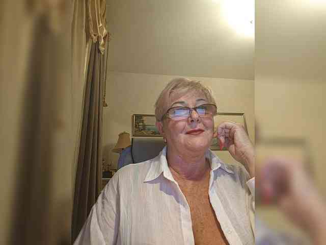 KarinkaSweet webcam