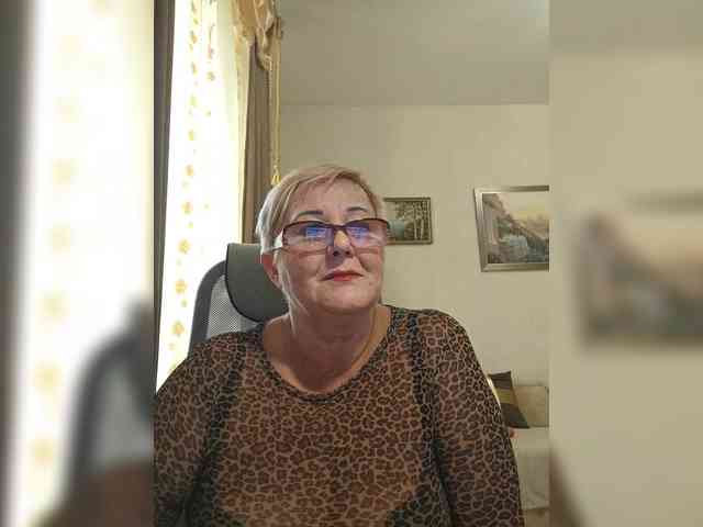 KarinkaSweet webcam