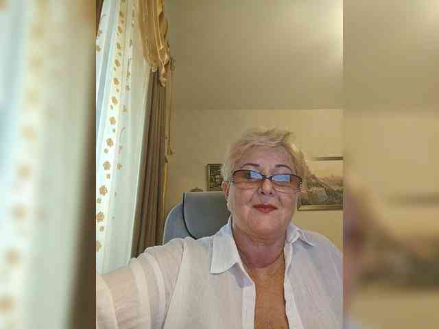 KarinkaSweet webcam