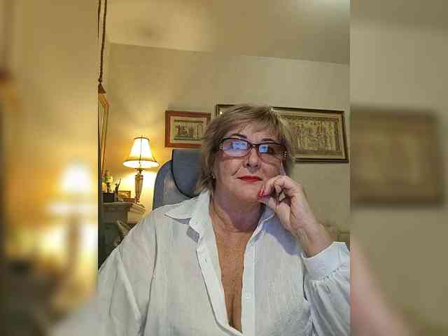 KarinkaSweet webcam