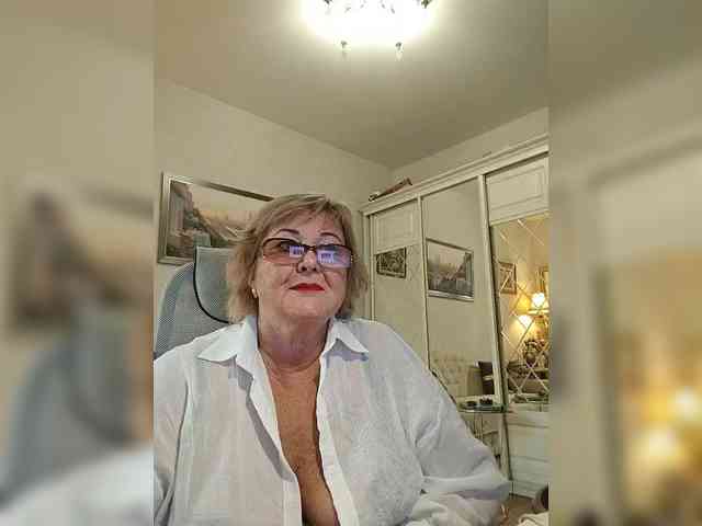 KarinkaSweet webcam