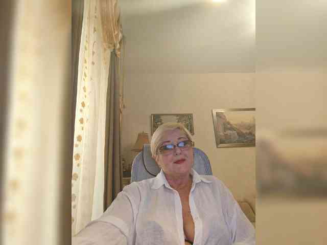 KarinkaSweet webcam