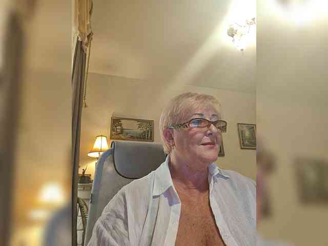 KarinkaSweet webcam