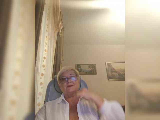 KarinkaSweet webcam