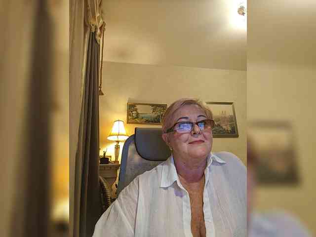 KarinkaSweet webcam