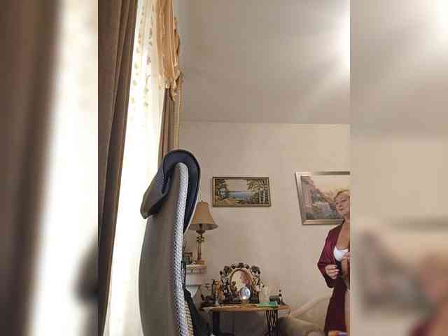KarinkaSweet webcam