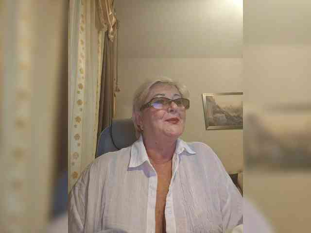 KarinkaSweet webcam