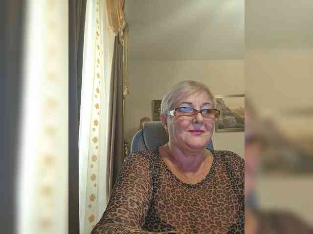 KarinkaSweet webcam