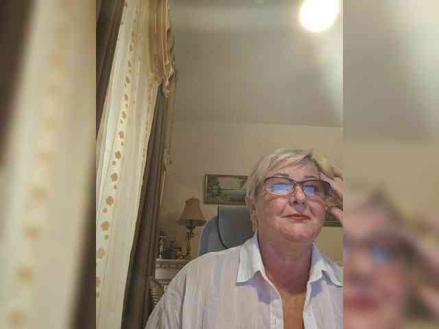 KarinkaSweet webcam