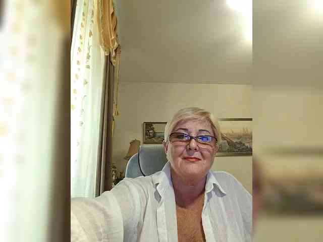 KarinkaSweet webcam