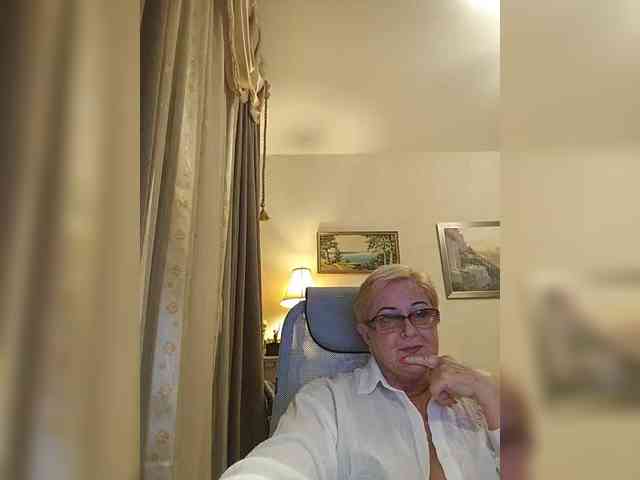 KarinkaSweet webcam