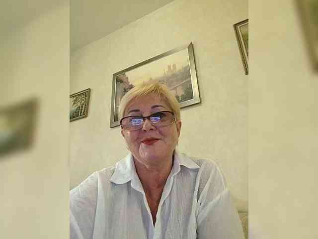 KarinkaSweet webcam