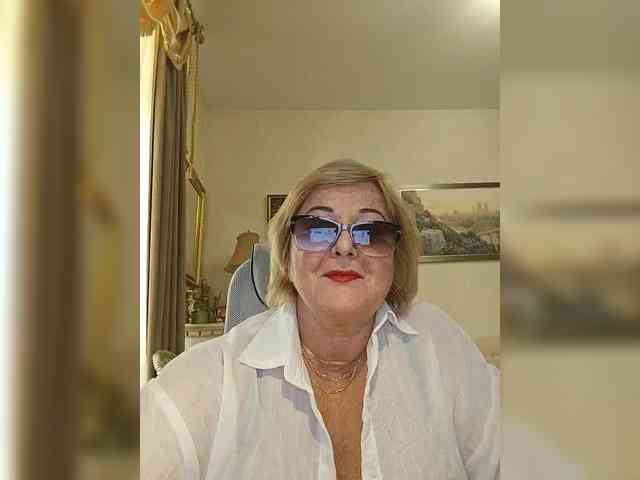 KarinkaSweet webcam