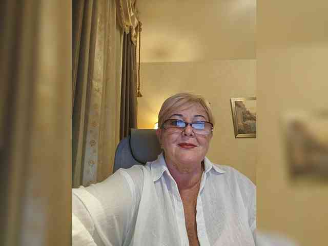 KarinkaSweet webcam