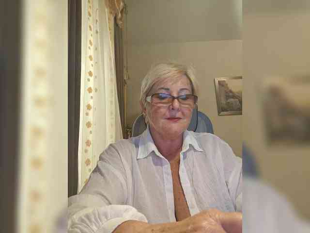 KarinkaSweet webcam