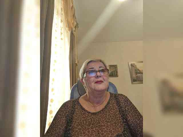 KarinkaSweet webcam