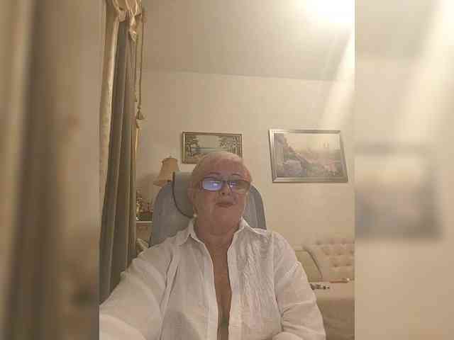 KarinkaSweet webcam