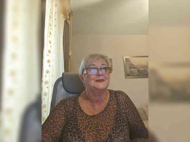 KarinkaSweet webcam