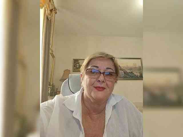 KarinkaSweet webcam