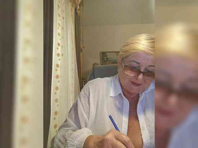KarinkaSweet webcam