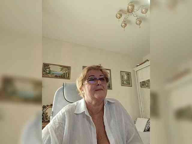KarinkaSweet webcam