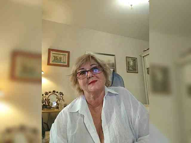 KarinkaSweet webcam