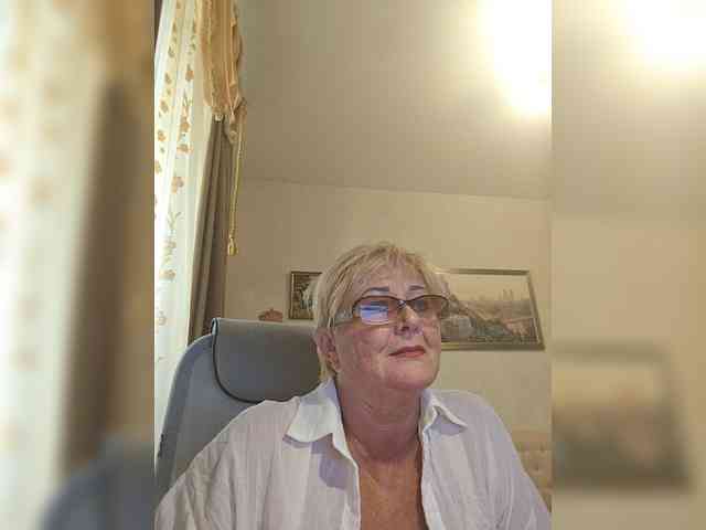 KarinkaSweet webcam