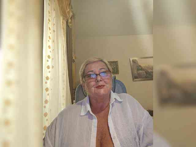 KarinkaSweet webcam