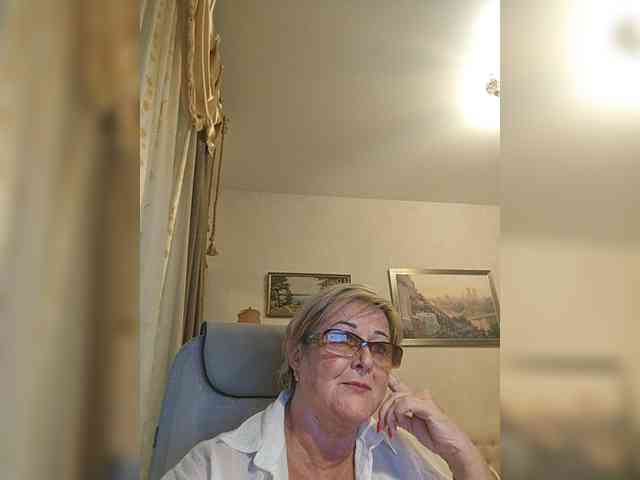 KarinkaSweet webcam