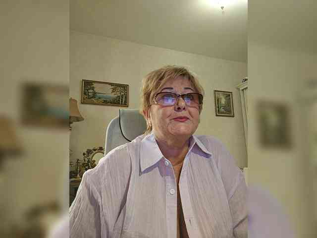 KarinkaSweet webcam