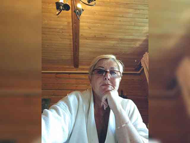 KarinkaSweet webcam