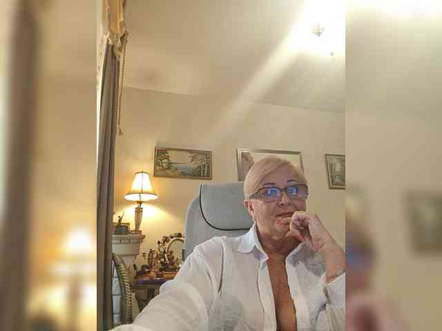 KarinkaSweet webcam