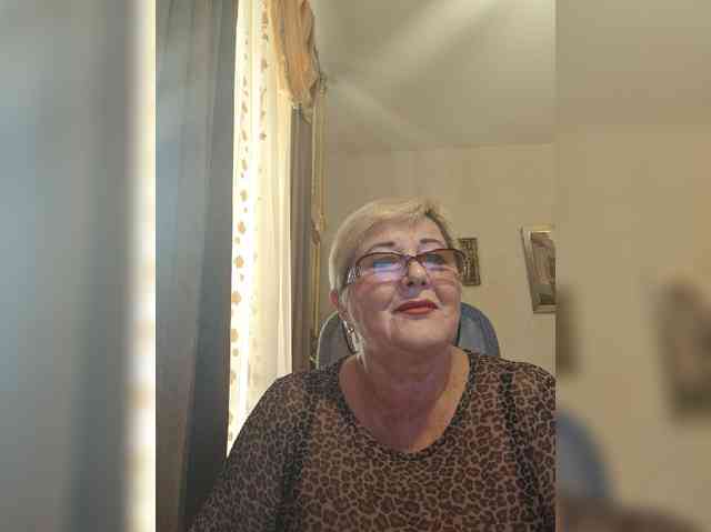 KarinkaSweet webcam
