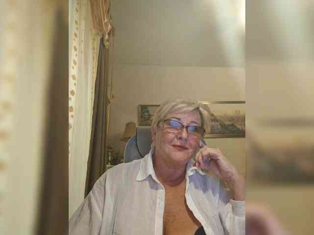 KarinkaSweet webcam
