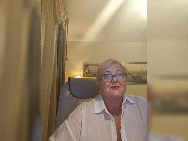 KarinkaSweet webcam