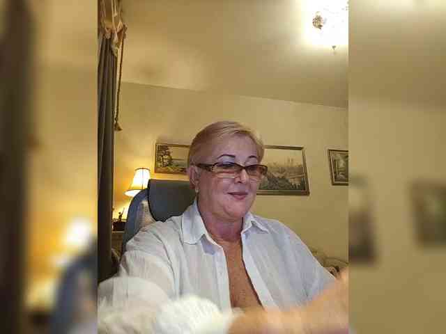 KarinkaSweet webcam