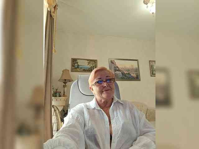 KarinkaSweet webcam