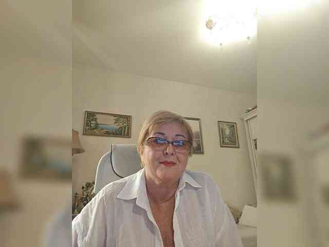 KarinkaSweet webcam
