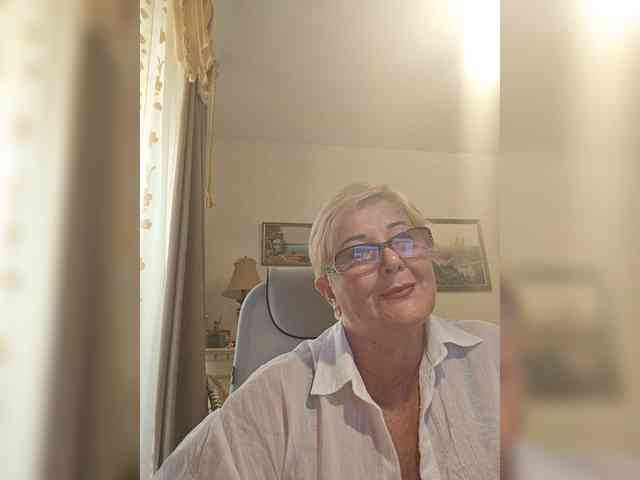 KarinkaSweet webcam