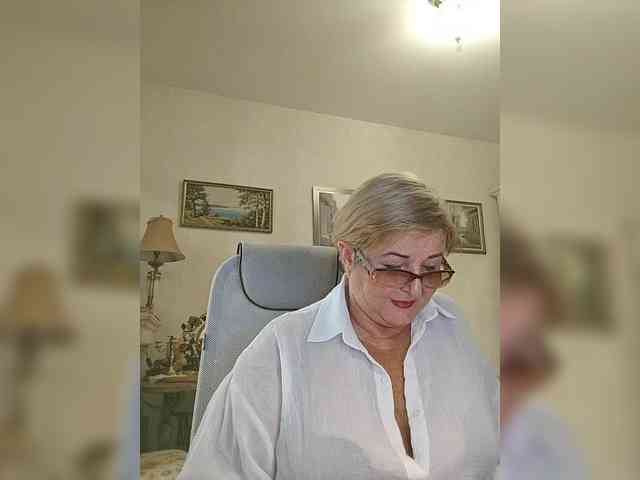 KarinkaSweet webcam