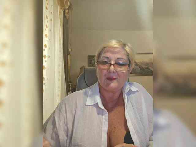 KarinkaSweet webcam