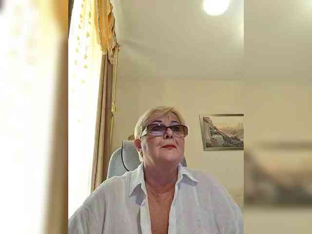 KarinkaSweet webcam