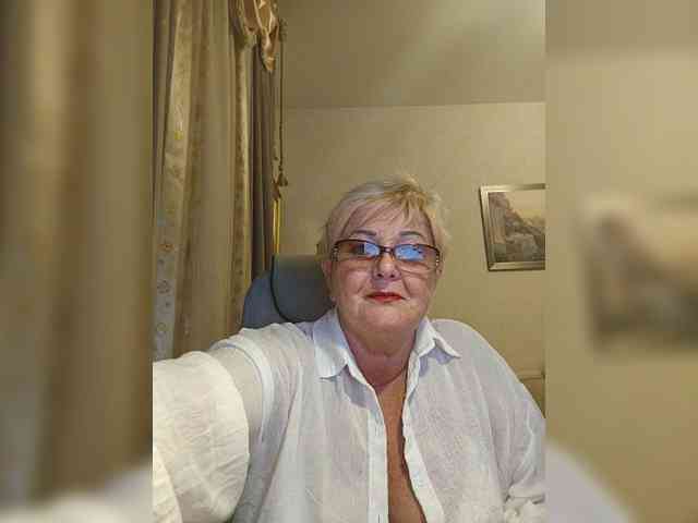 KarinkaSweet webcam