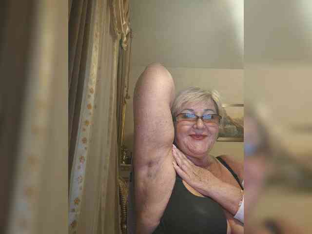 KarinkaSweet webcam