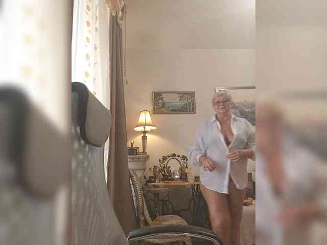 KarinkaSweet webcam