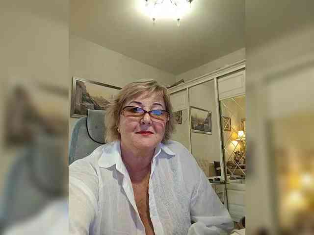 KarinkaSweet webcam
