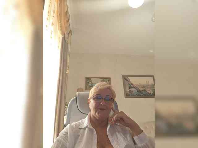 KarinkaSweet webcam