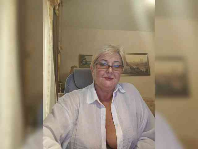 KarinkaSweet webcam