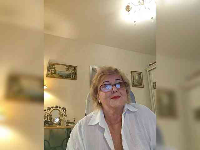 KarinkaSweet webcam